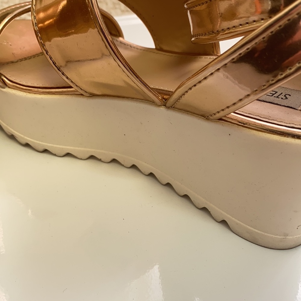Steve Madden gold metallic platform sandels - Picture 4 of 6